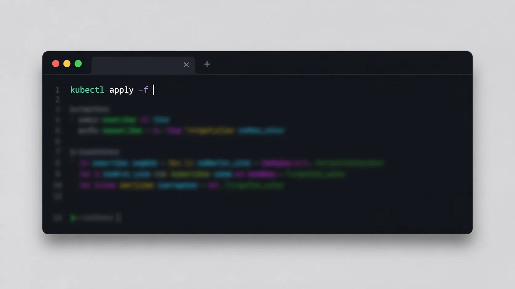 Kubernetes Deployment tanımını gösteren YAML dosyasının koyu temalı kod editörü görünümü